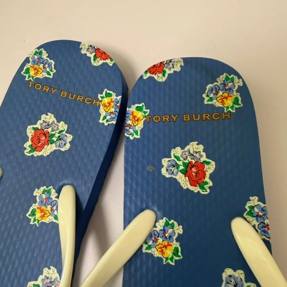 Tory Burch Thin Flip Flops Blue Floral Rubber Sandals Gold Logo Womens 8M